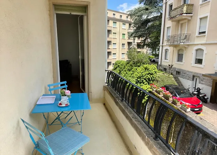 Proche De La Gare De *