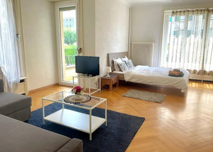 Proche De La Gare De Лозанна